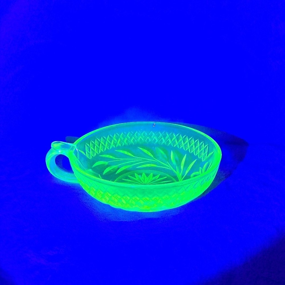 Vintage Green Uranium Glass Nappy Bowl Single Handle Starburst UV Glow 5.75"